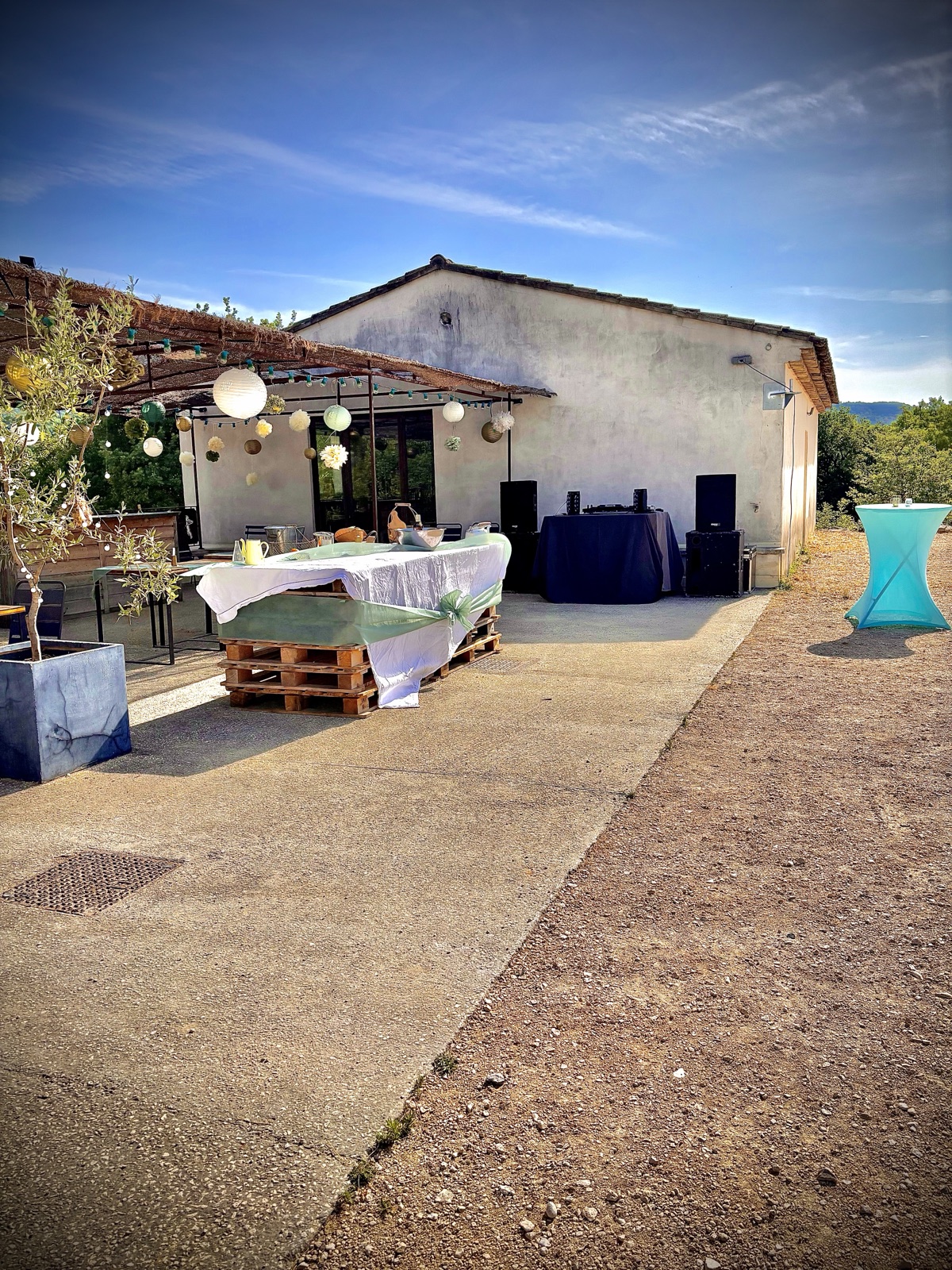 Installation DJ complète d'Allan Monino en extérieur pour événement privé en Provence